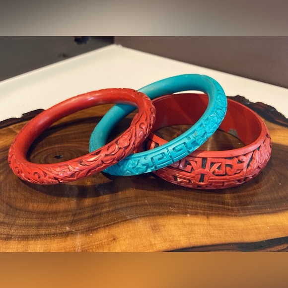 Lot of 4 items, set of 3 vintage bangles and turquoise pendant. - Picture 4 of 15
